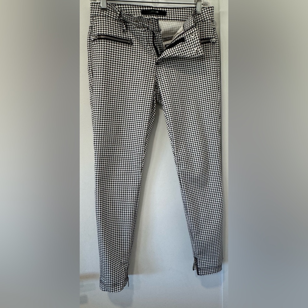 JOE'S ZIP MOTO SKINN STRETCH JEANS WHITE/BLACK HOUNDSTOOTH 27. Run small.